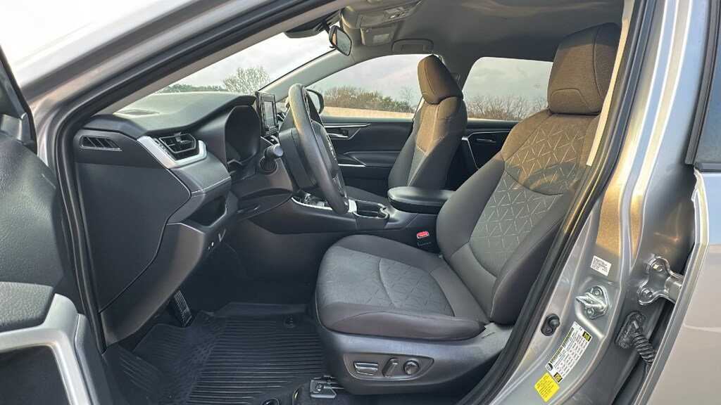 Used 2021 Toyota RAV4 XLE XLE FWD