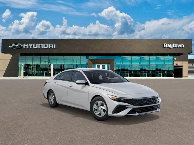 2025 Hyundai Elantra SE photo 2