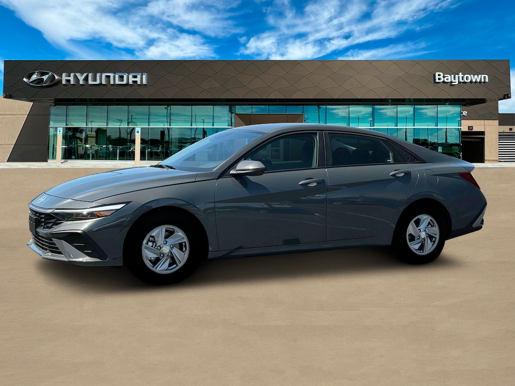 New 2025 Hyundai Elantra SE Sedan