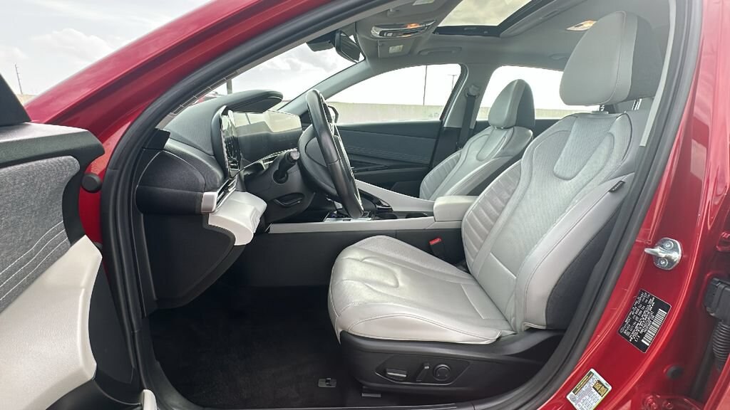 Used 2025 Hyundai Elantra Limited Limited IVT