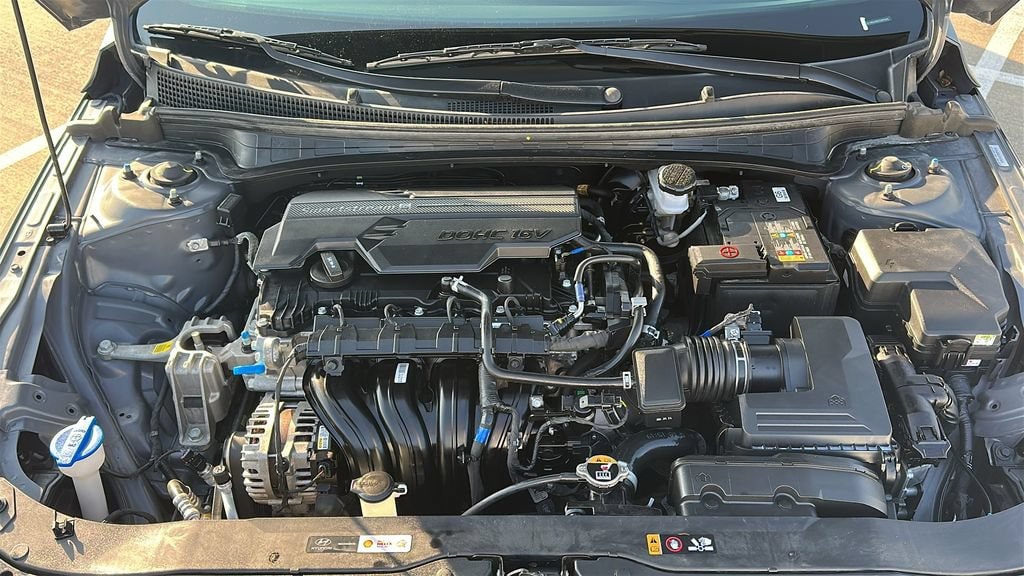 Certified 2025 Hyundai Elantra Limited Limited IVT