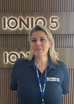 Staff member Liz Schaefer from ID_7d27325a760e