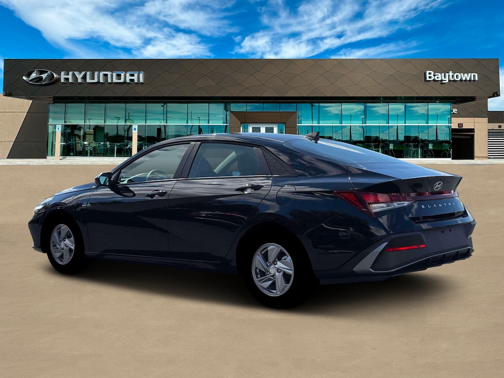 New 2026 Hyundai Elantra SE Sedan