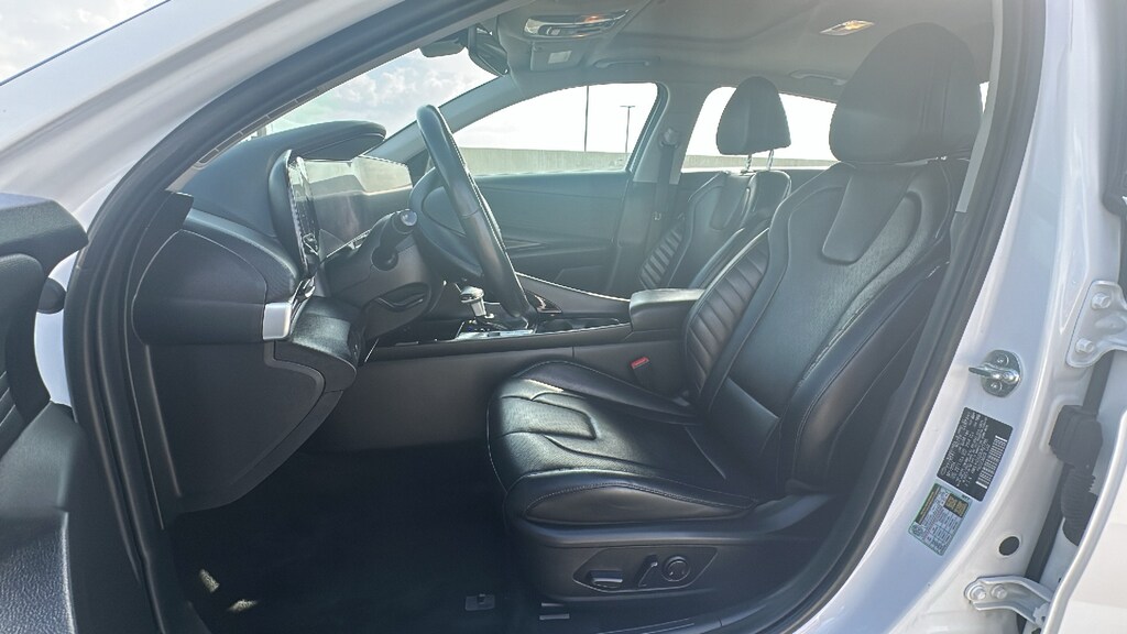 Used 2024 Hyundai Elantra Limited Limited IVT