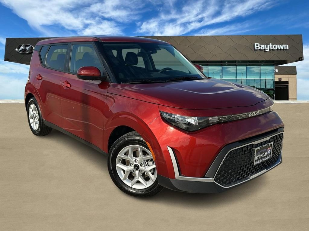 2025 Kia Soul LX's photo