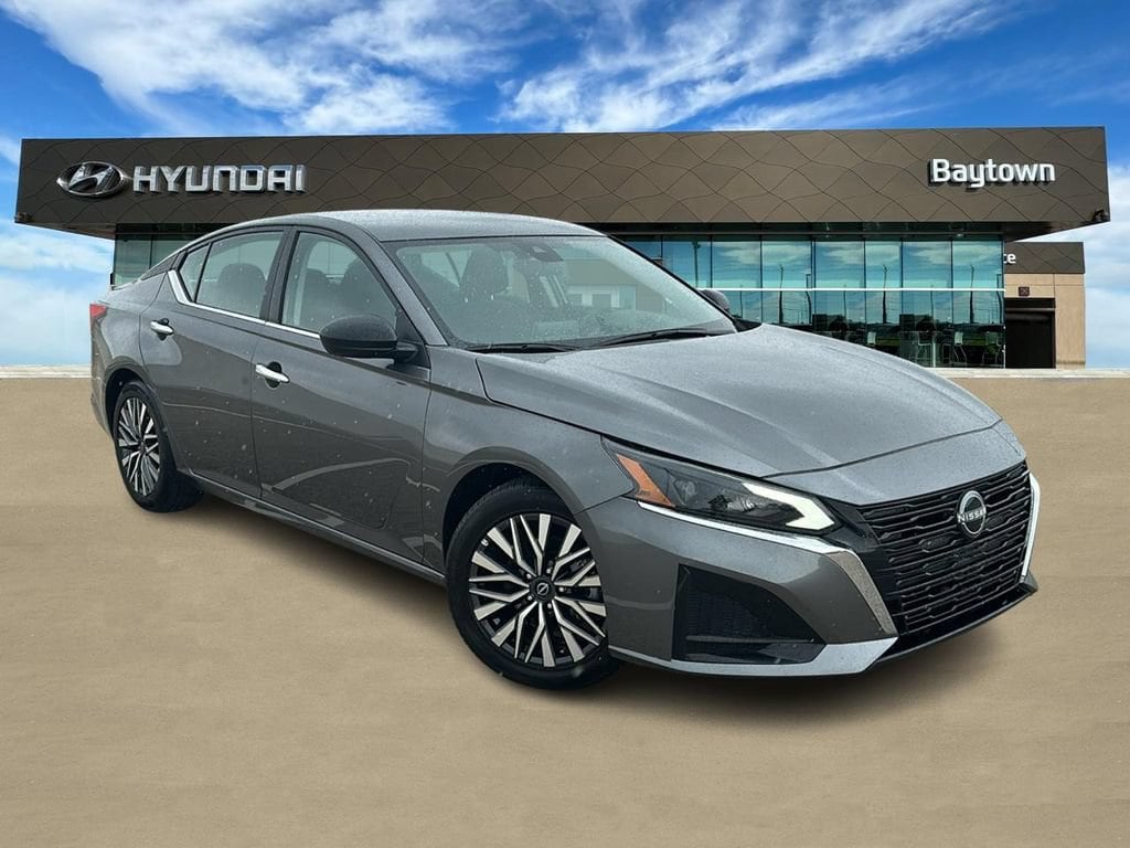 Used 2025 Nissan Altima SV SV FWD