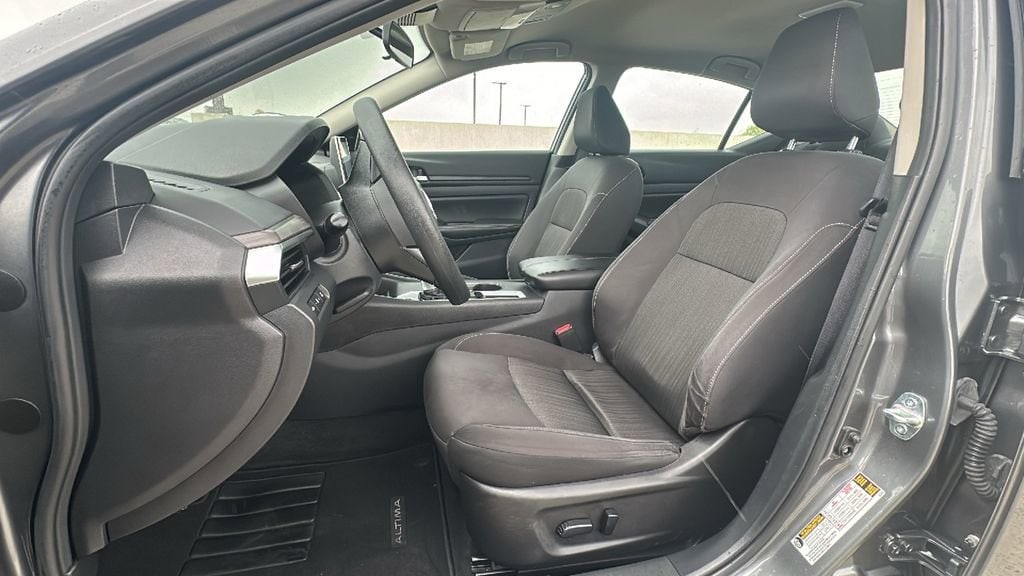 Used 2025 Nissan Altima SV SV FWD