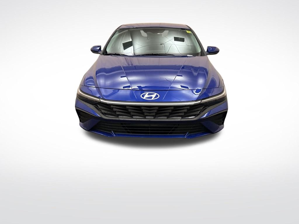 2025 Hyundai Elantra SE photo 2