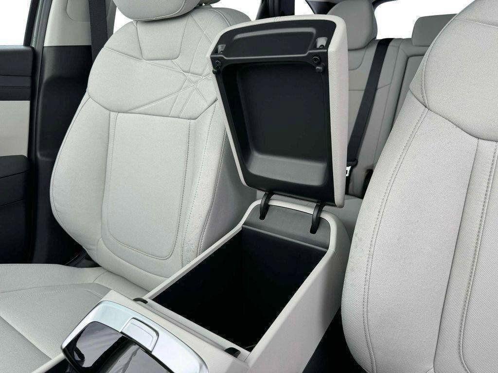 2025 Hyundai Tucson SE - Photo 18