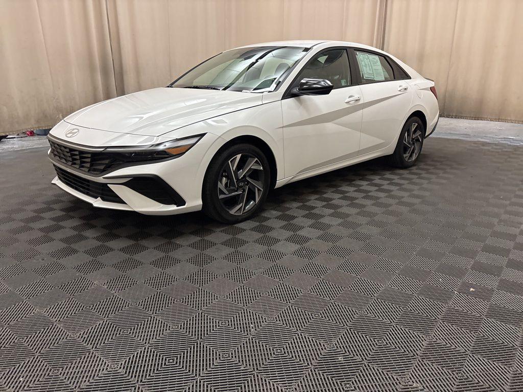 2025 Hyundai Elantra SEL's photo