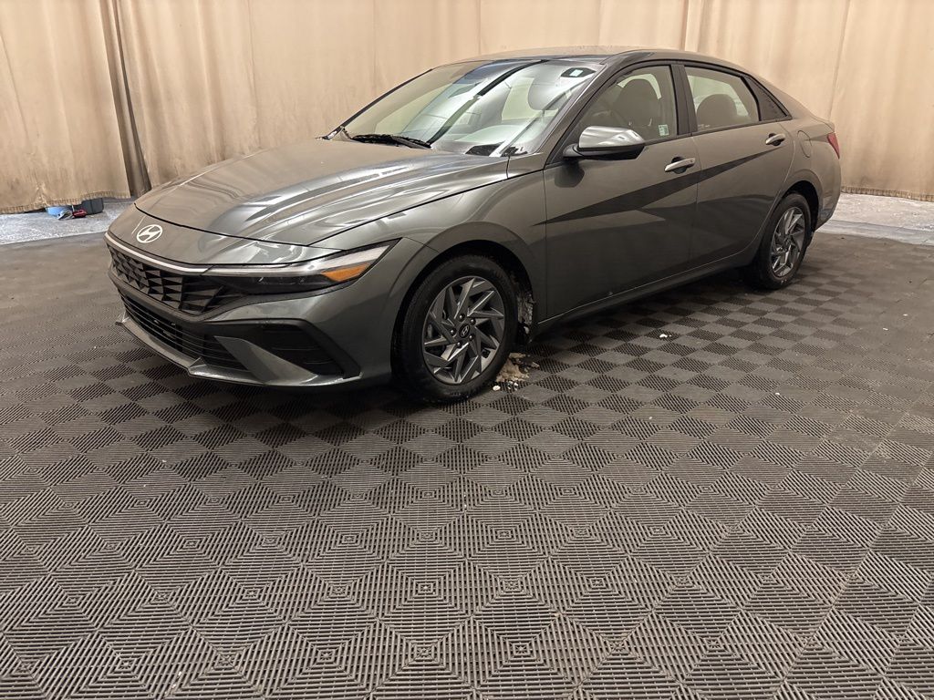 2024 Hyundai Elantra SEL's photo