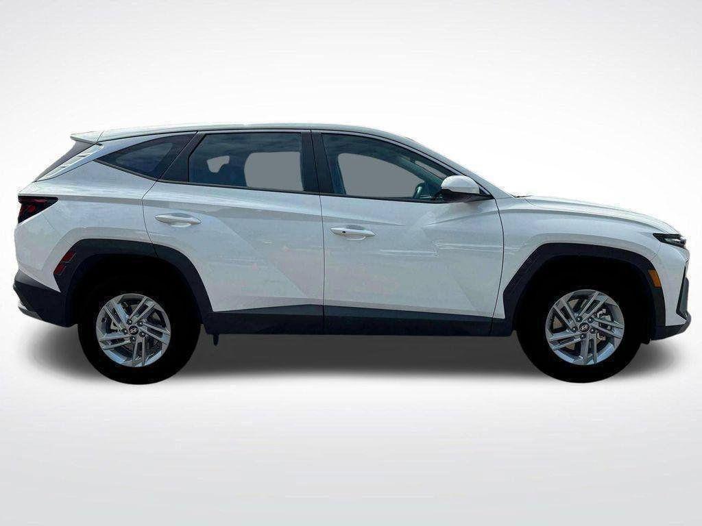 2025 Hyundai Tucson SE - Photo 9