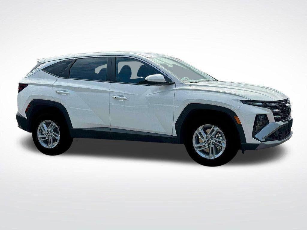 2025 Hyundai Tucson SE - Photo 10