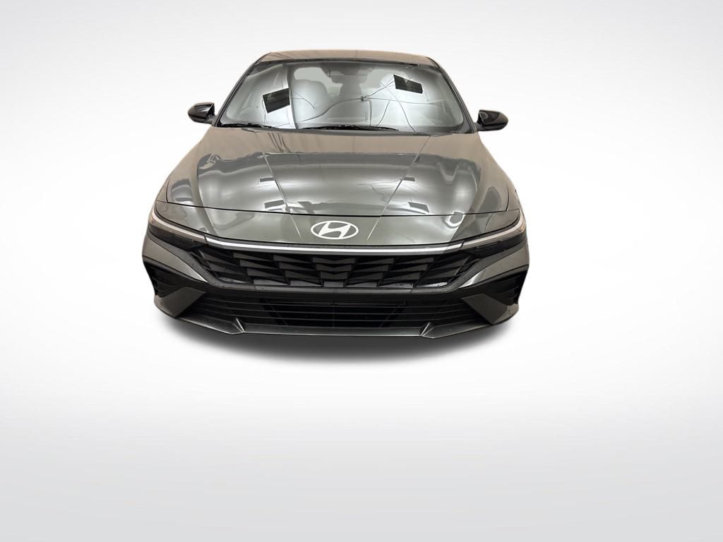 2025 Hyundai Elantra SEL Sport photo 2