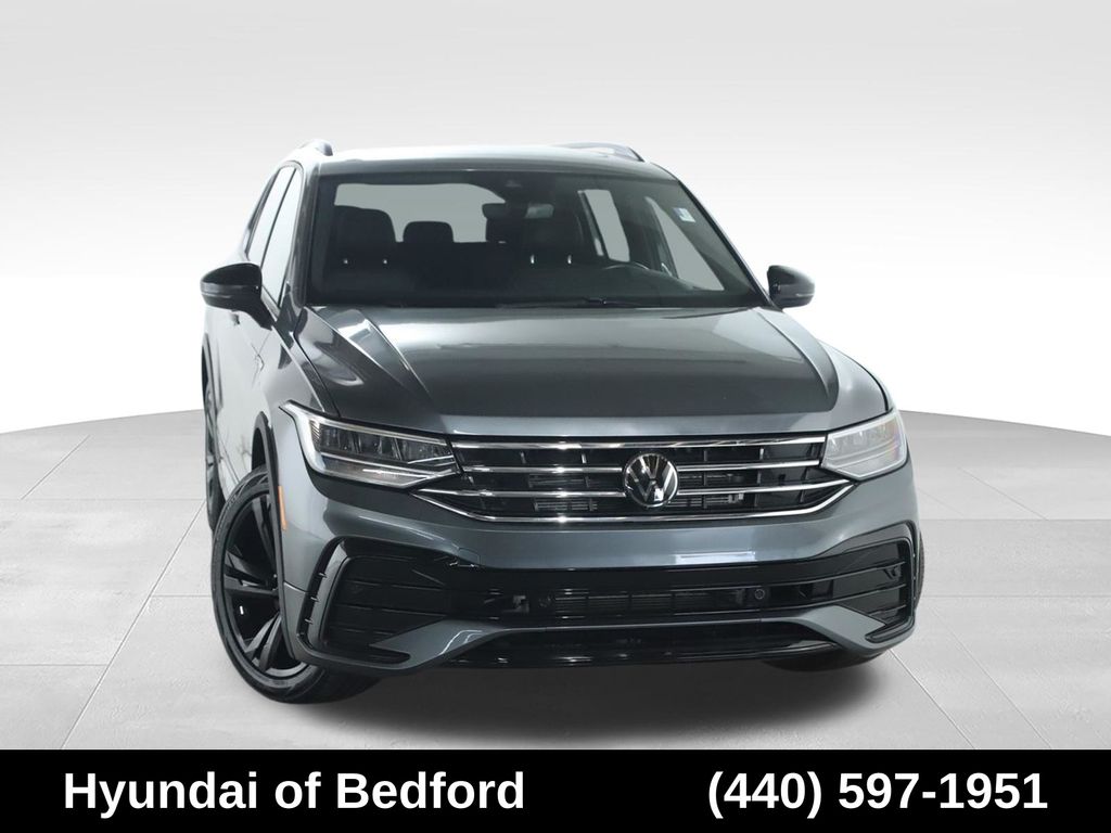 2023 Volkswagen Tiguan 2.0T SE R-Line Black's photo
