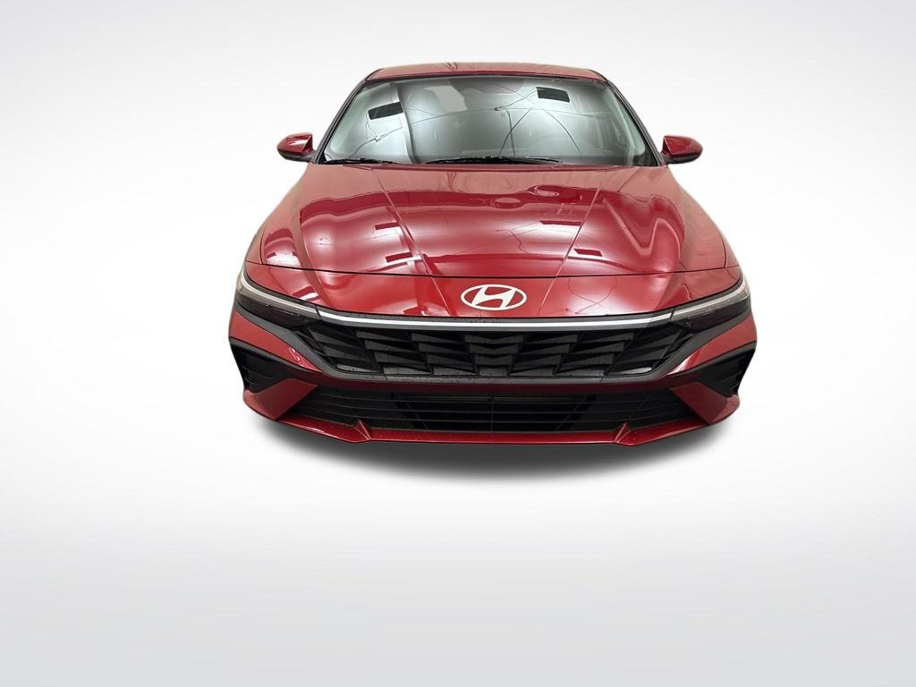 2025 Hyundai Elantra SE photo 2