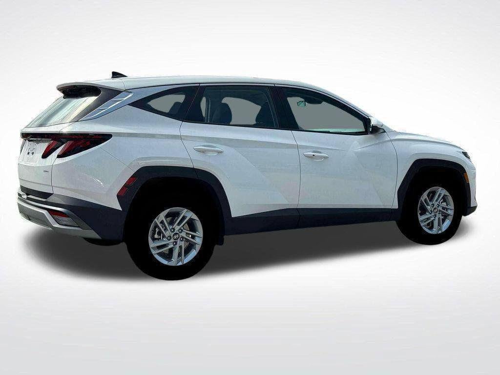 2025 Hyundai Tucson SE - Photo 8