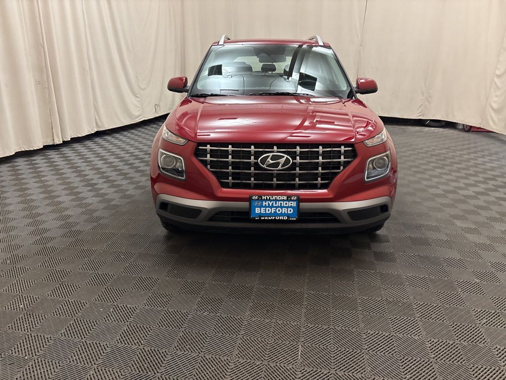 2025 Hyundai Venue SEL photo 2