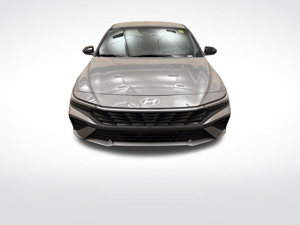 2025 Hyundai Elantra SEL Sport photo 2