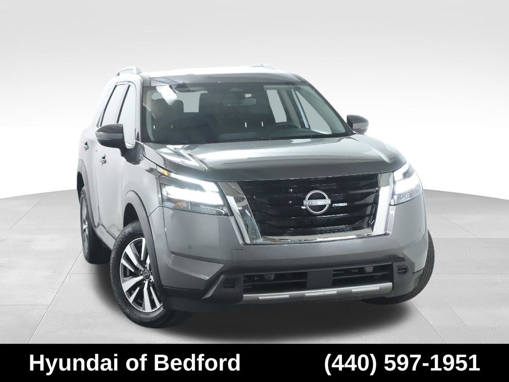 2025 Nissan Pathfinder SL 4WD's photo