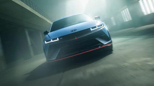 2025%20Hyundai%20IONIQ%205%20N%20vs%202025%20Chevrolet%20Corvette%20post.jpg
