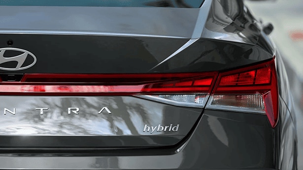 Gas%20vs.%20Hybrid%20Hyundai%20Vehicles-%20Which%20Is%20Best%20for%20Your%20Northeast%20Ohio%20Commute_%20post.png