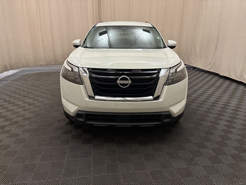 2025 Nissan Pathfinder SV photo 2