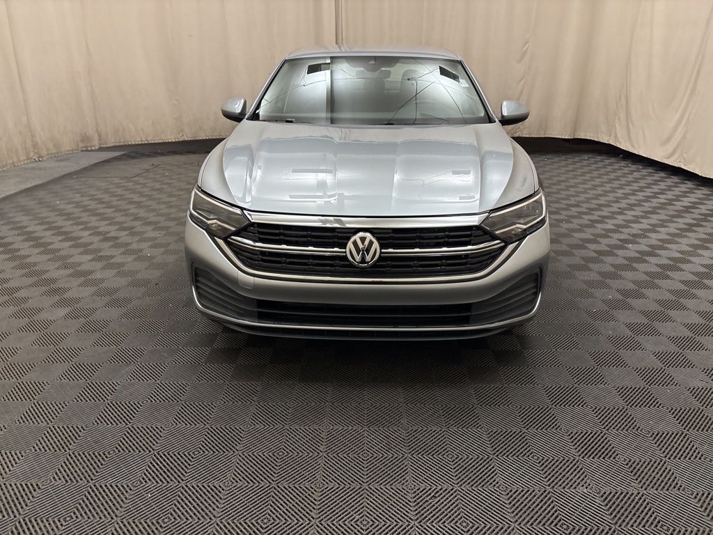 Used 2024 Volkswagen Jetta 1.5T SE Sedan