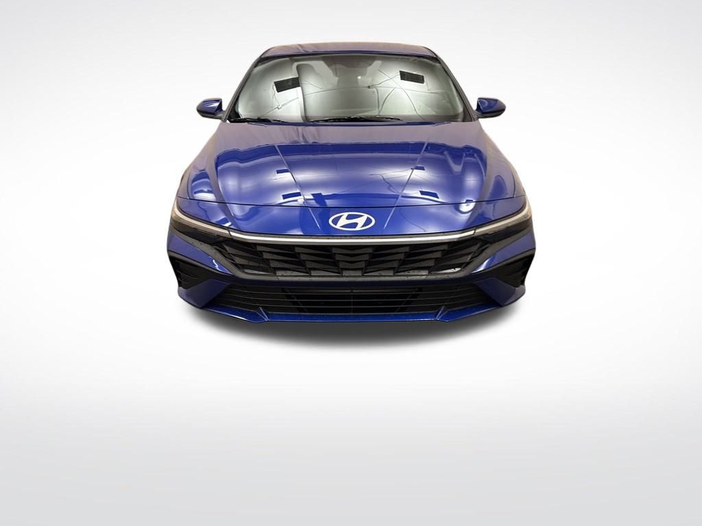 2025 Hyundai Elantra SE photo 2