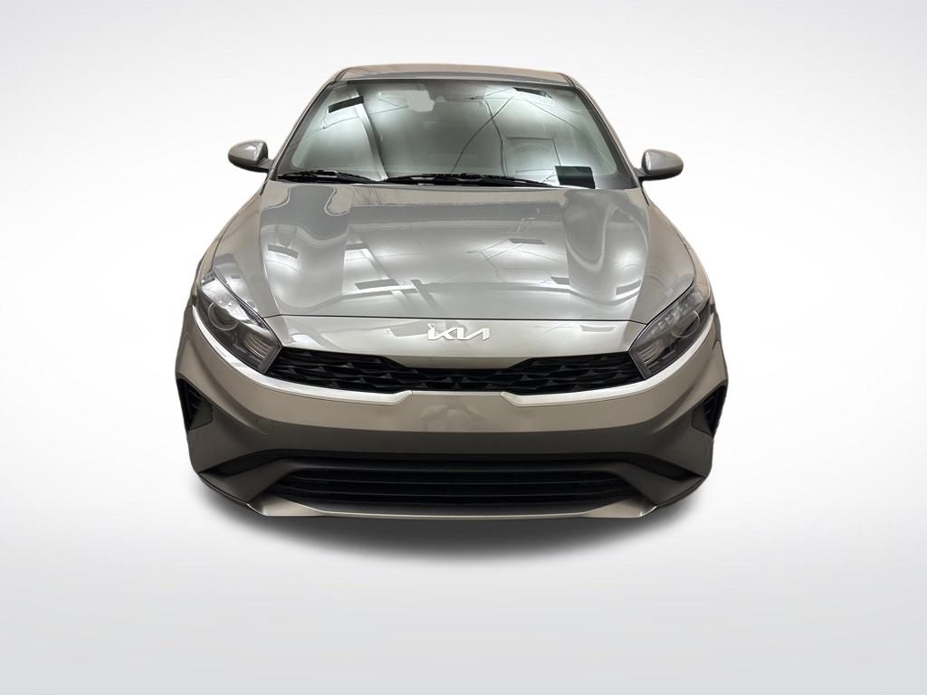 2022 Kia Forte LXS photo 2