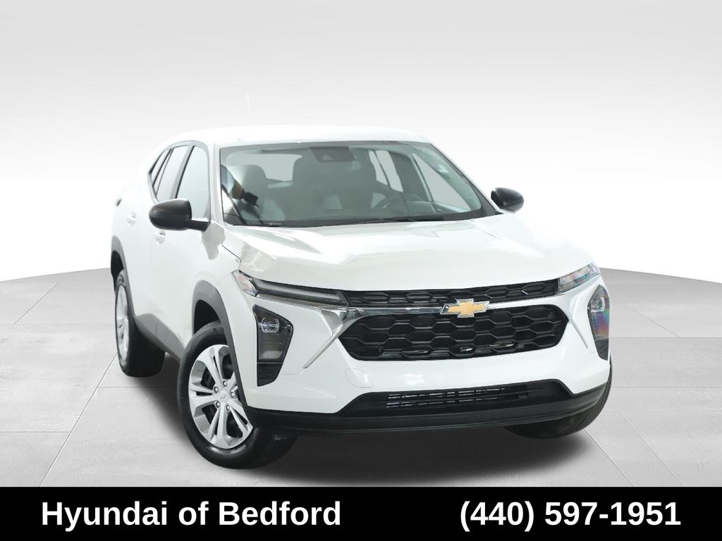 2024 Chevrolet Trax LS's photo