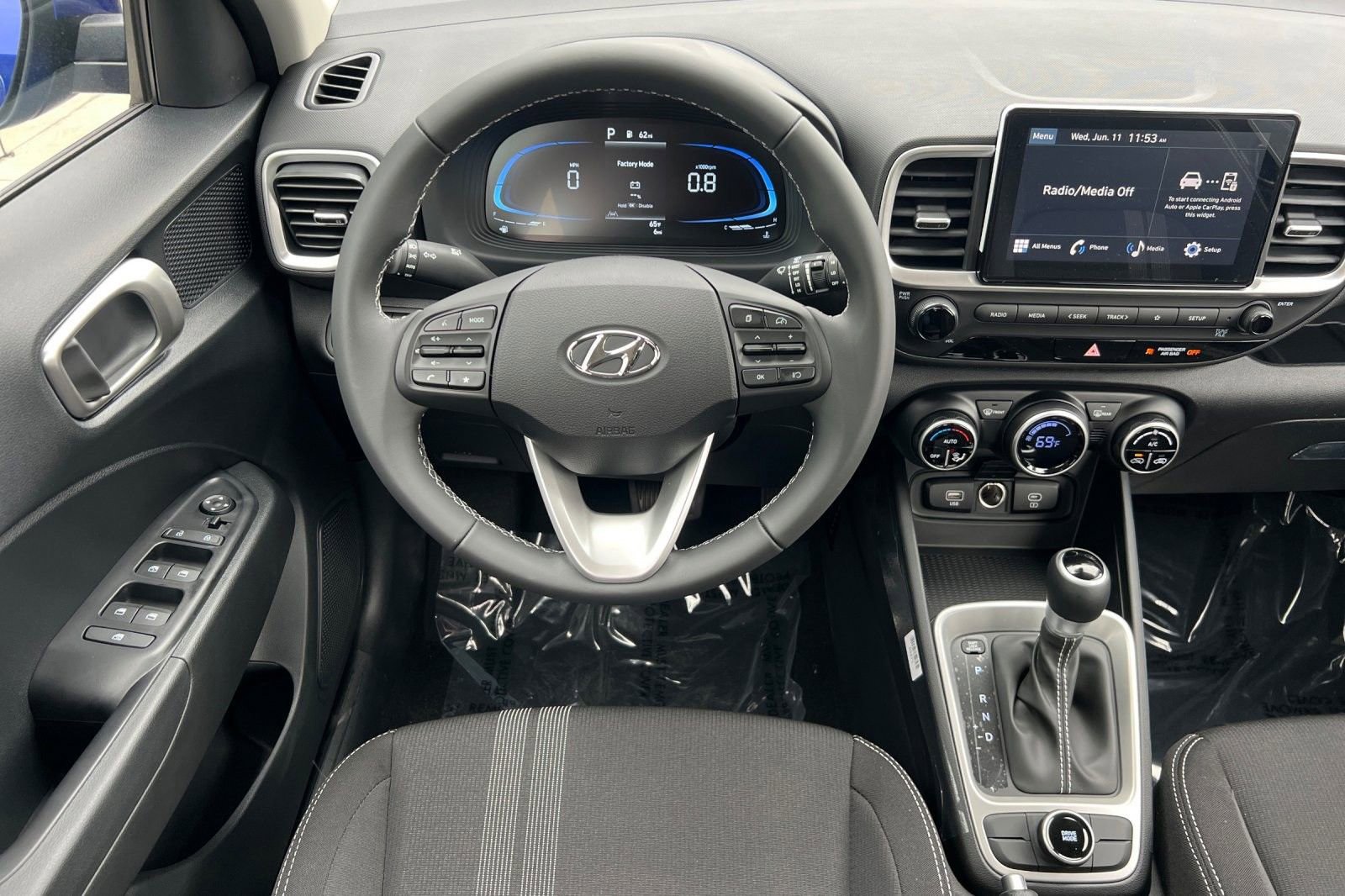2025 Hyundai Venue SEL - Photo 16