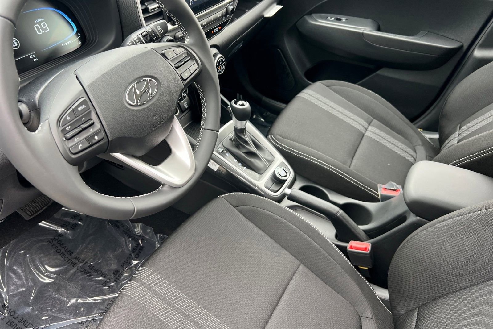 2025 Hyundai Venue SEL - Photo 10