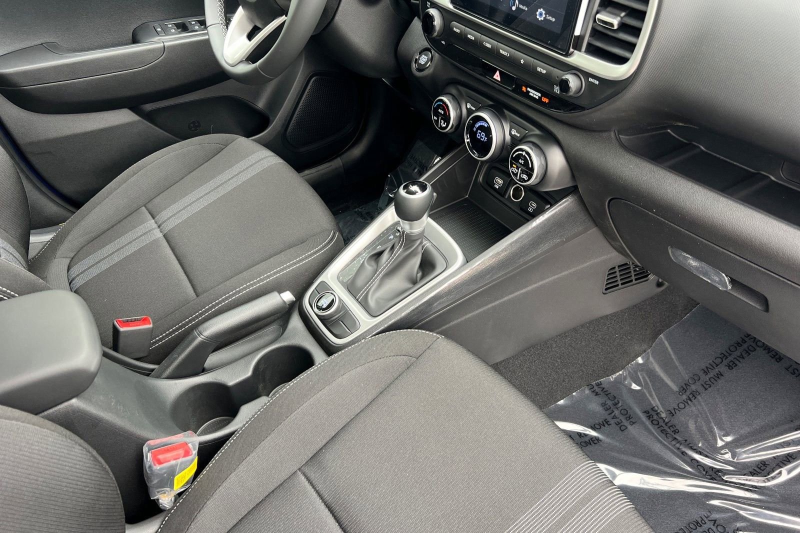 2025 Hyundai Venue SEL - Photo 18