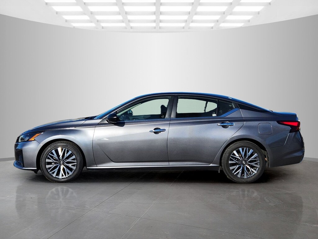 Used 2024 Nissan Altima 2.5 SV Sedan