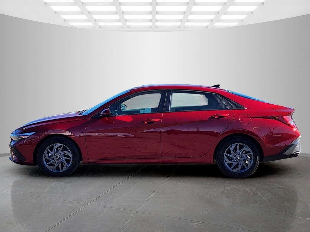 Used 2025 Hyundai Elantra Hybrid Blue Sedan