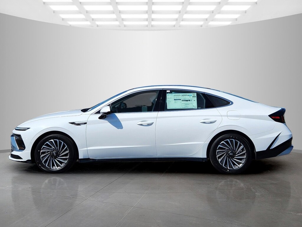 New 2025 Hyundai Sonata Hybrid Limited 4dr Car
