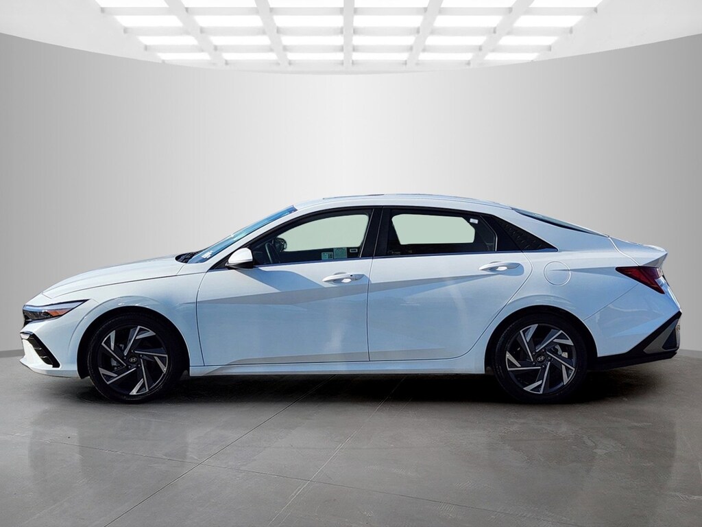 Used 2025 Hyundai Elantra SEL Convenience Sedan