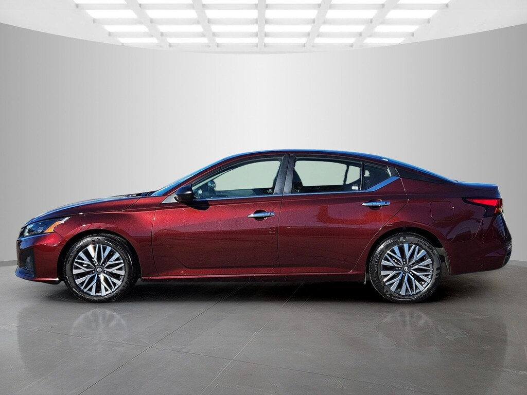Used 2024 Nissan Altima 2.5 SV Sedan