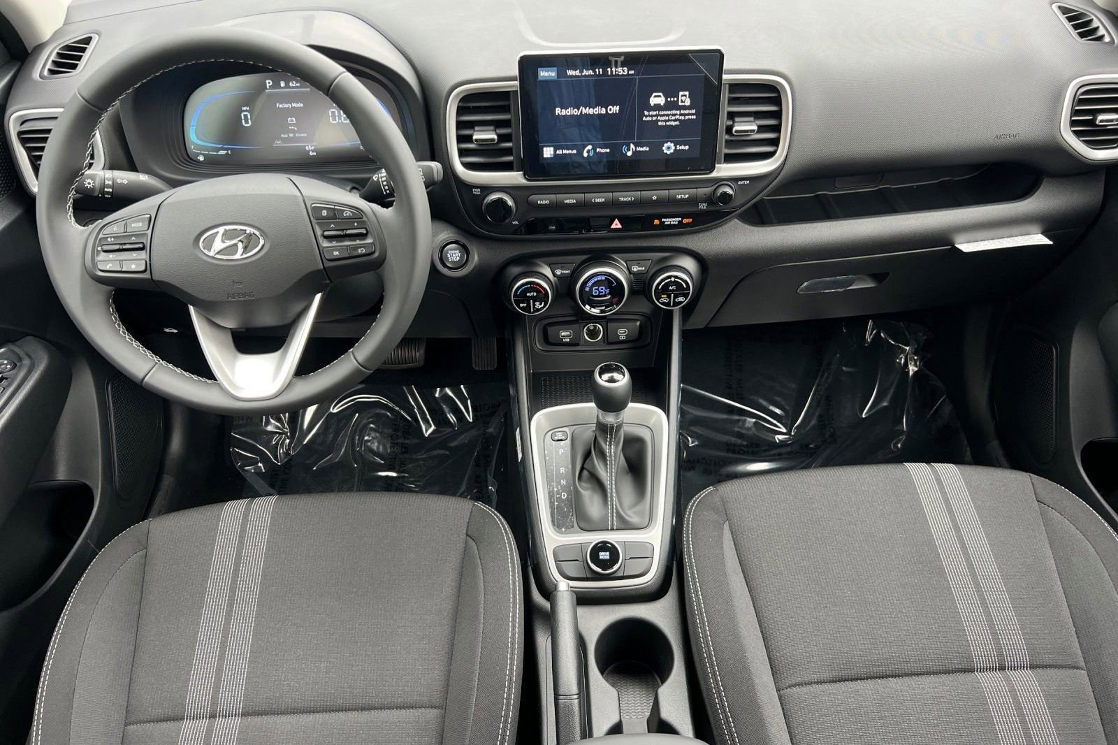 2025 Hyundai Venue SEL - Photo 15