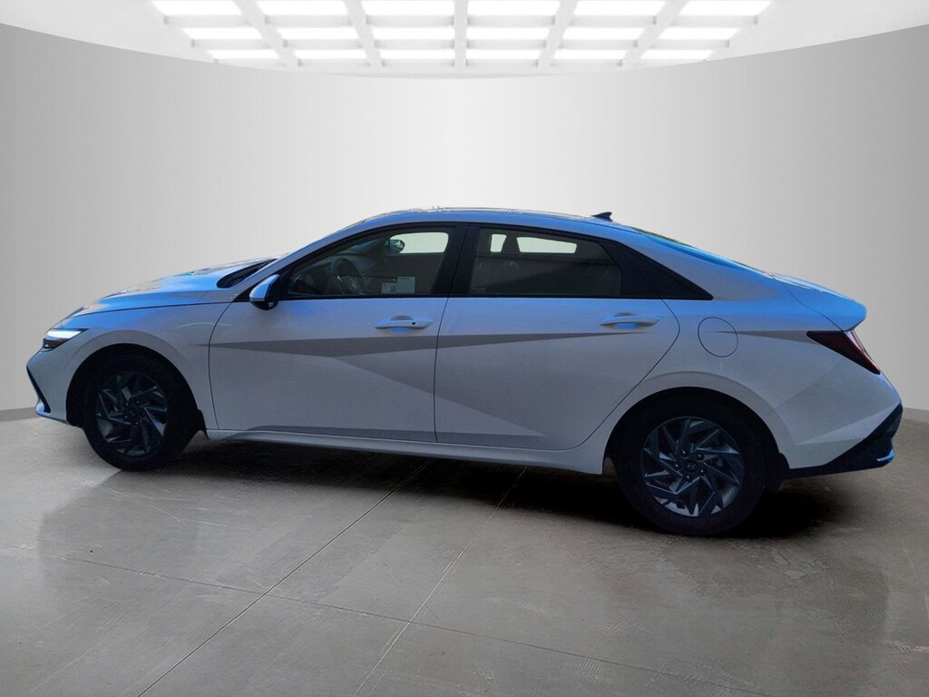 Certified 2025 Hyundai Elantra Hybrid Sedan
