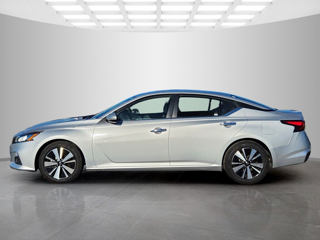 Used 2021 Nissan Altima 2.5 SV Sedan