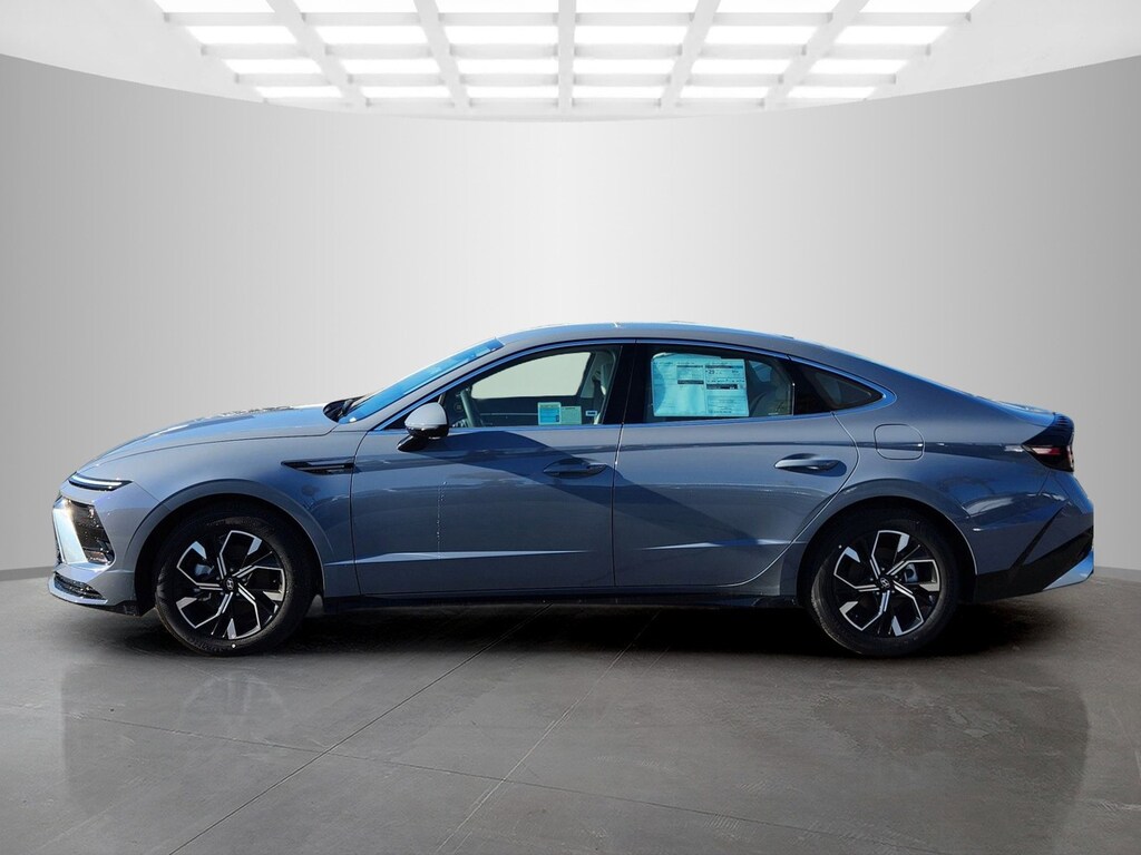 New 2025 Hyundai Sonata SEL 4dr Car