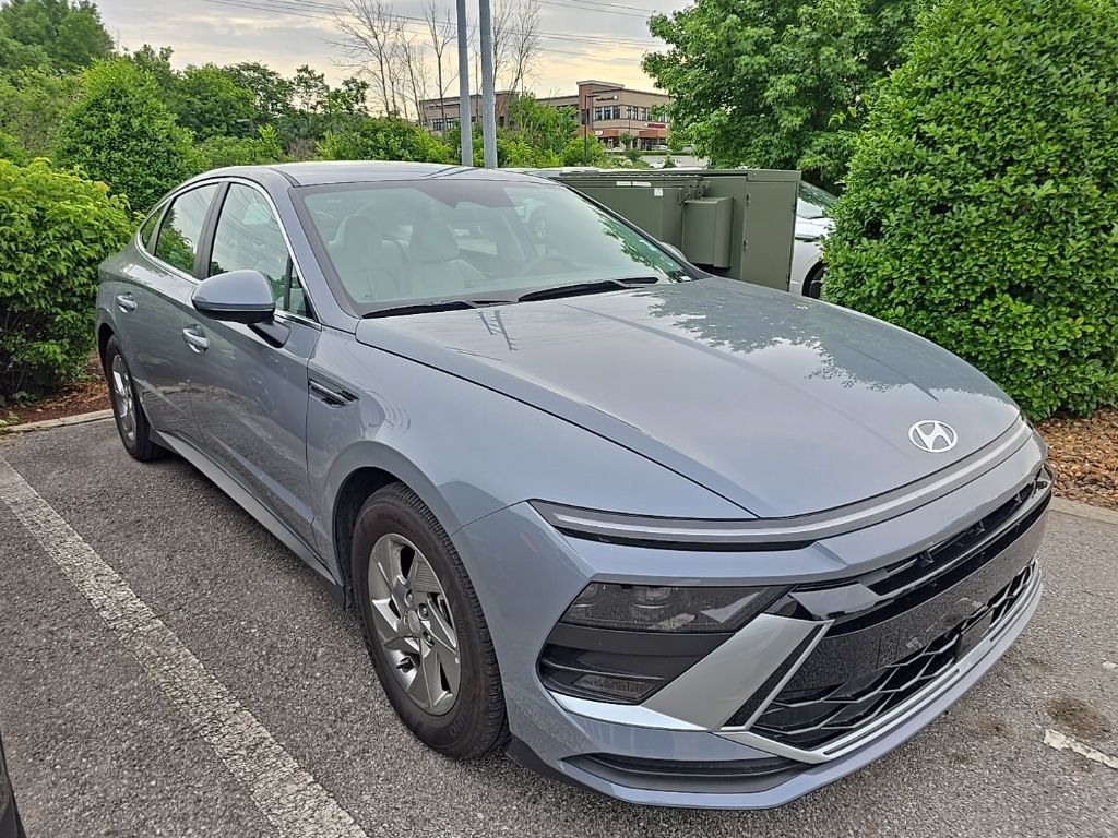 2025 Hyundai Sonata SE's photo