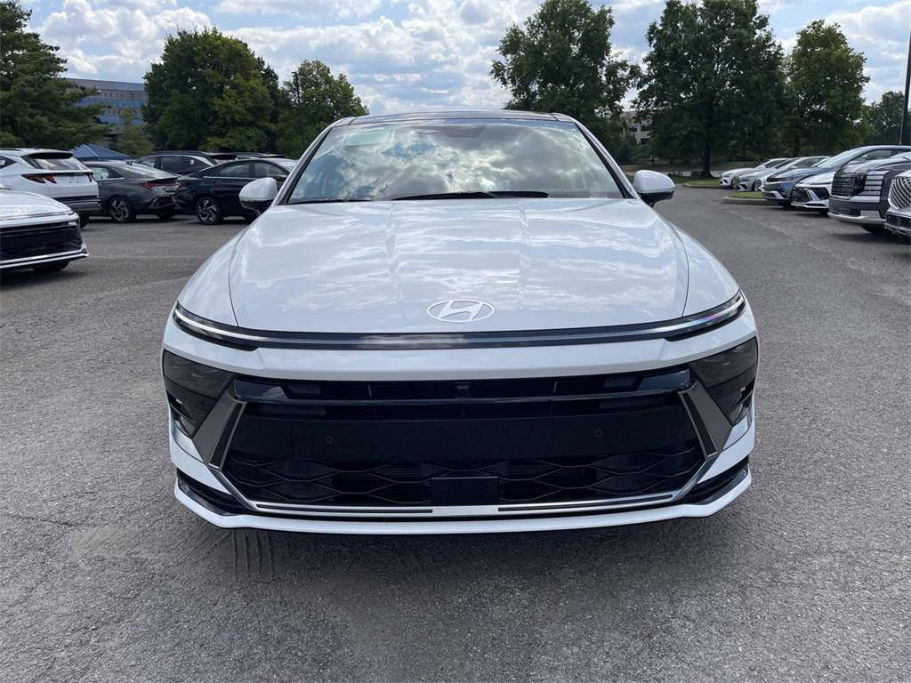 2025 Hyundai Sonata Hybrid Limited photo 2