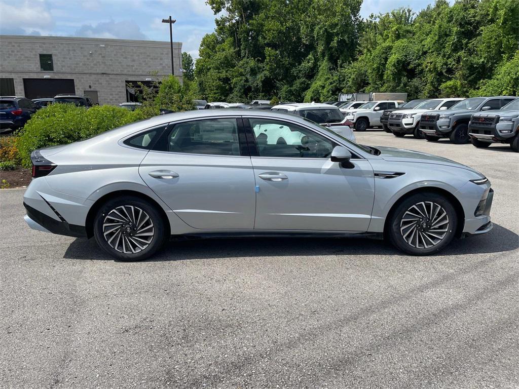 2025 Hyundai Sonata Hybrid SEL - Photo 8
