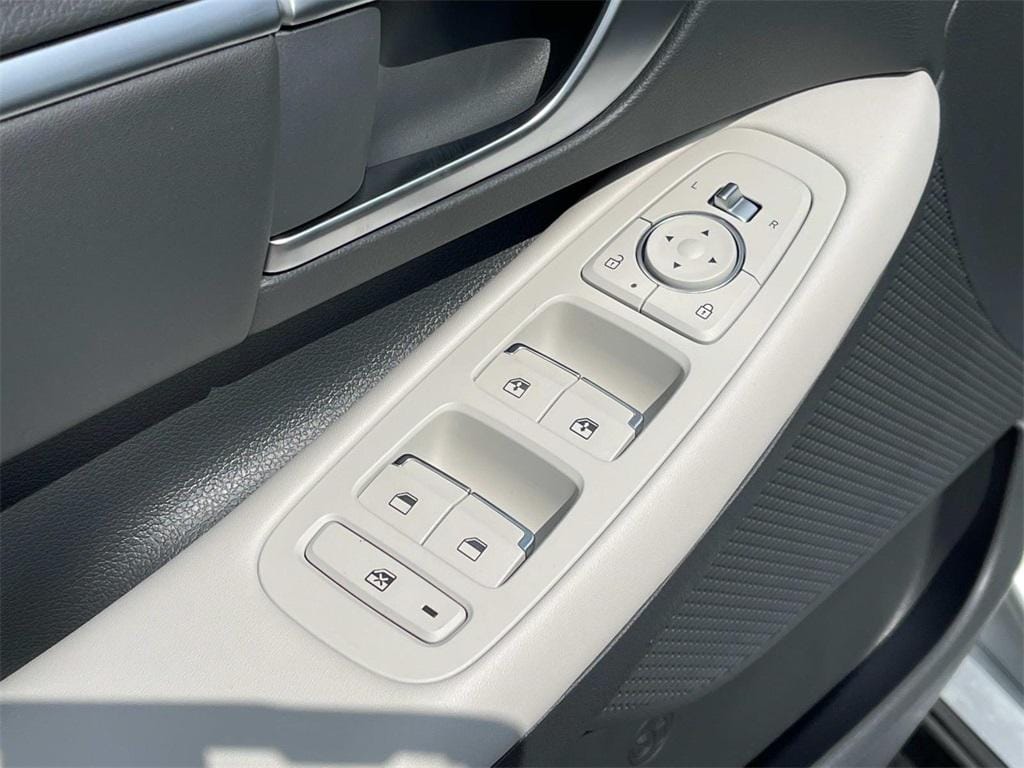 2025 Hyundai Sonata Hybrid SEL - Photo 18