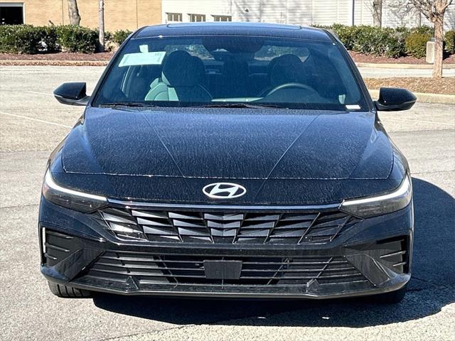 2025 Hyundai Elantra Hybrid Limited photo 2