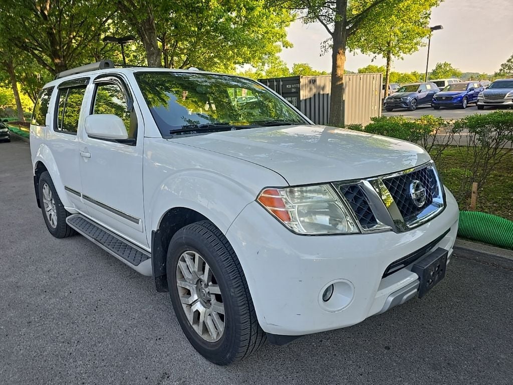 2010 Nissan Pathfinder's photo