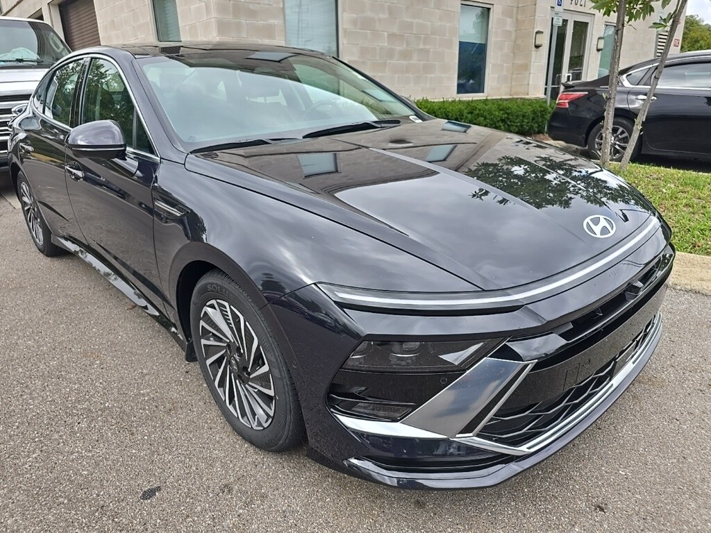 2024 Hyundai Sonata Hybrid Limited photo 2